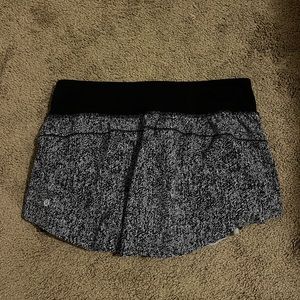 Black and white lululemon skirt